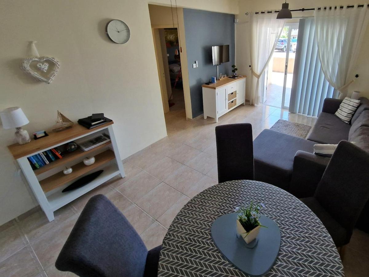 Sun Island Apartments Paphos Exterior foto